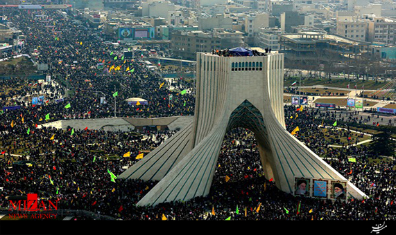 نمایی از حضور ملت ایران در راهپیمایی 22 بهمن از بالای برج آزادی + فیلم نمایی از حضور ملت ایران در راهپیمایی 22 بهمن از بالای برج آزادی + فیلم