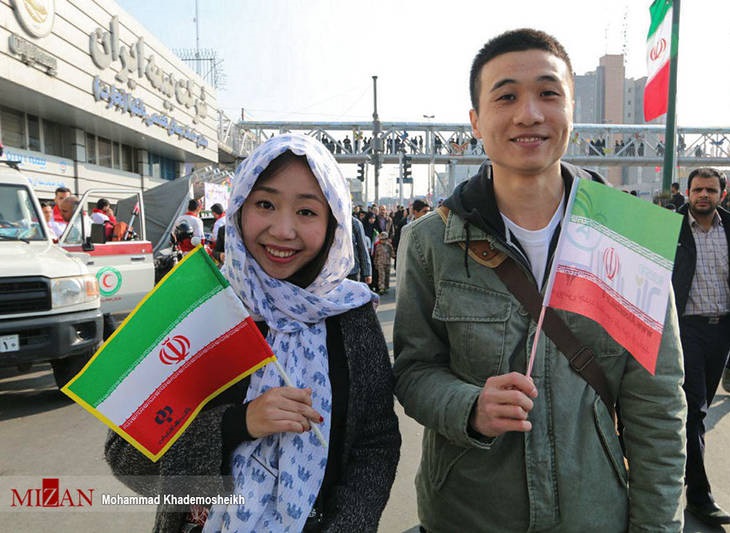 چشم بادامی‌ها در راهپیمایی ۲۲ بهمن