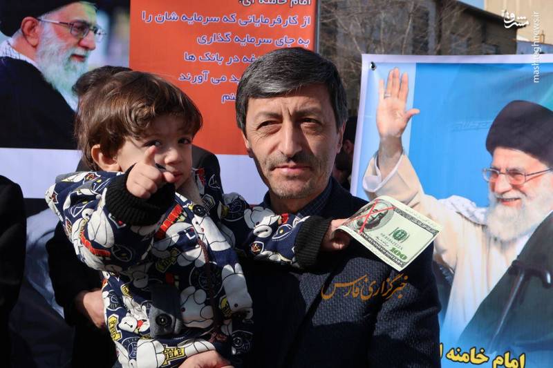 حضور خانوادگی فتاح در ۲۲ بهمن تماشایی+عکس حضور خانوادگی فتاح در ۲۲ بهمن تماشایی+عکس