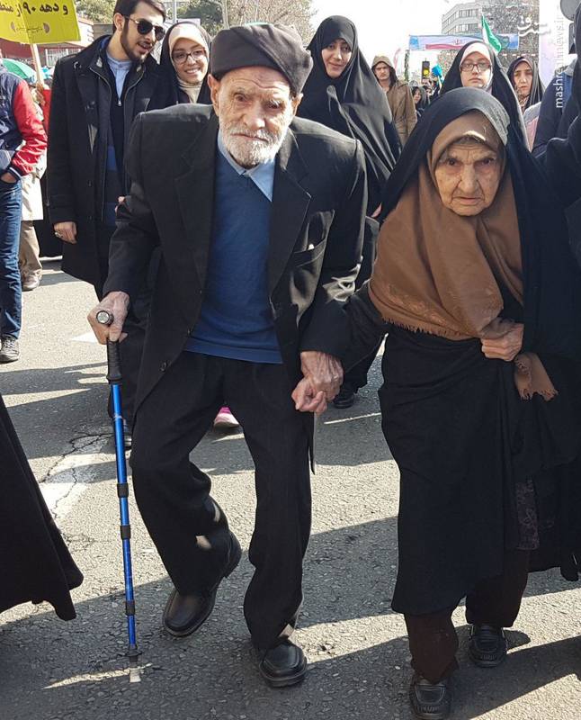 راهپیمایی عاشقانه زوج تهرانی+عکس