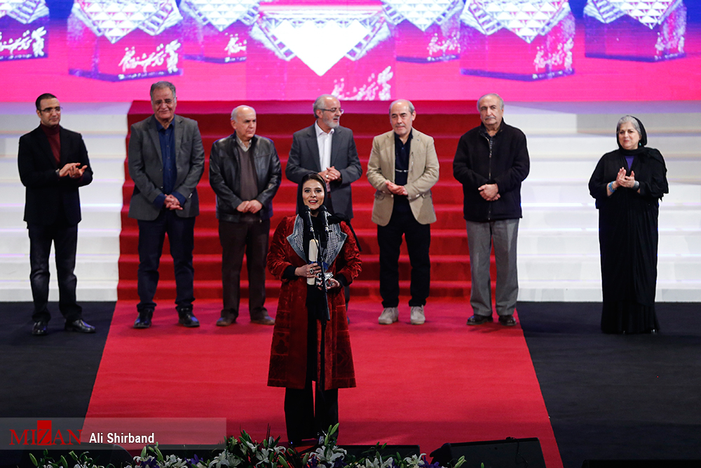 سحر دولتشاهی برندگان سیمرغ اختتامیه جشنواره فیلم فجر 96/سیمرغ ها صاحبان خود را شناختند/سحر دولتشاهی بهترین بازیگر مکمل زن شد/امیر جدیدی بهترین بازیگر نقش اول مرد/سارا بهرامی بهترین بازیگر نقش اول زن/جمشید هاشم پور بهترین بازیگر نقش مکمل مرد/ابراهیم حاتمی کیا برنده سیمرغ بهترین کارگردانی/گلایه تند حاتمی کیا از برخی حواشی+ عکس