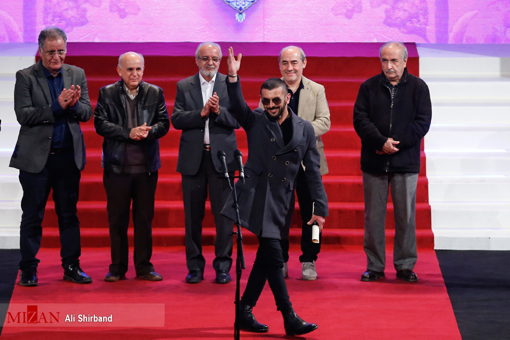 امین حیایی برندگان سیمرغ اختتامیه جشنواره فیلم فجر 96/سیمرغ ها صاحبان خود را شناختند/سحر دولتشاهی بهترین بازیگر مکمل زن شد/امیر جدیدی بهترین بازیگر نقش اول مرد/سارا بهرامی بهترین بازیگر نقش اول زن/جمشید هاشم پور بهترین بازیگر نقش مکمل مرد/ابراهیم حاتمی کیا برنده سیمرغ بهترین کارگردانی/گلایه تند حاتمی کیا از برخی حواشی+ عکس