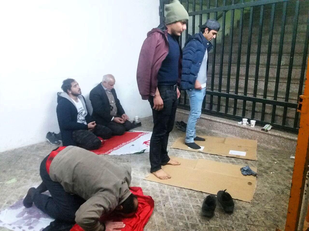 تحصیل پشت نمیکت های خاکی/ معدوم سازی پرندگان مبتلا به آنفلوآنزای فوق حاد/ تصاویری از سقوط اتوبوس به دره در یاسوج تحصیل پشت نمیکت های خاکی/ معدوم سازی پرندگان مبتلا به آنفلوآنزای فوق حاد/ تصاویری از سقوط اتوبوس به دره در یاسوج