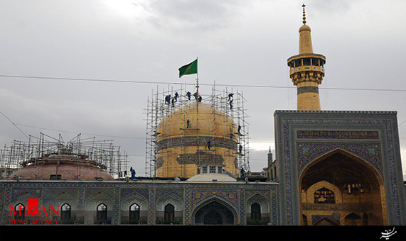 تنظیف گنبد طلایی حرم امام رضا (ع) + فیلم تنظیف گنبد طلایی حرم امام رضا (ع)