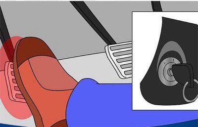 آیا نگه داشتن کلاچ قبل از استارت زدن خودرو مفید است؟