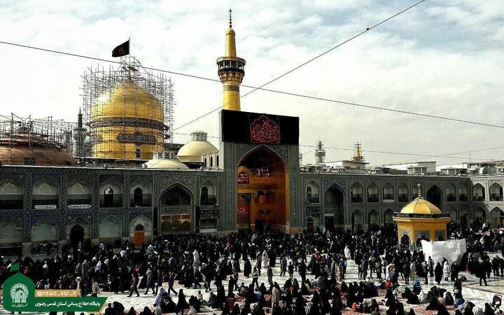 پرچم سیاه گنبد حرم امام رضا (ع) پرچم سیاه گنبد حرم امام رضا (ع)