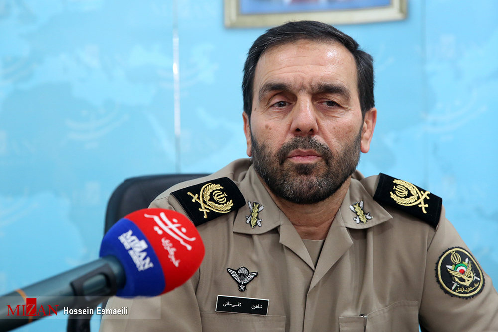 تکاوران و هلال احمر در حال حمل تعدادی از اجساد به پایین ارتفاعات هستند