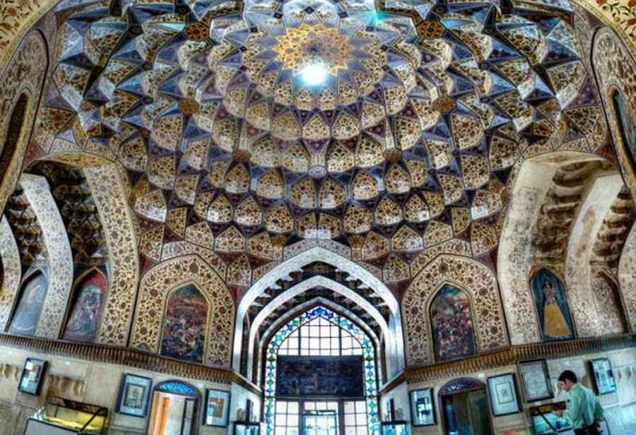 معرفی عمارت کلاه فرنگی در شیراز معرفی عمارت کلاه فرنگی در شیراز