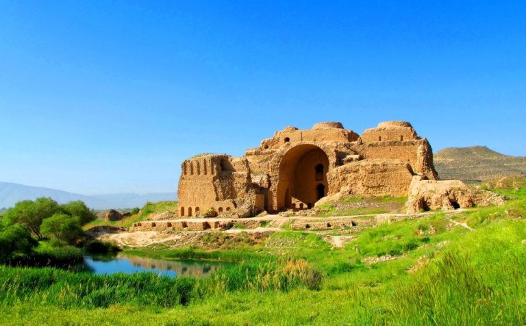 معرفی کاخ اردشیر بابکان در استان فارس