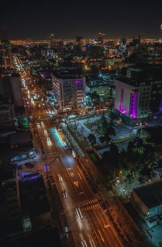 نمایی زیبا از خیابان ولیعصر در شب نمایی زیبا از خیابان ولیعصر در شب