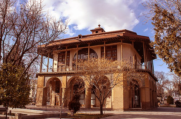 معرفی عمارت چهل ستون قزوین معرفی عمارت چهل ستون قزوین