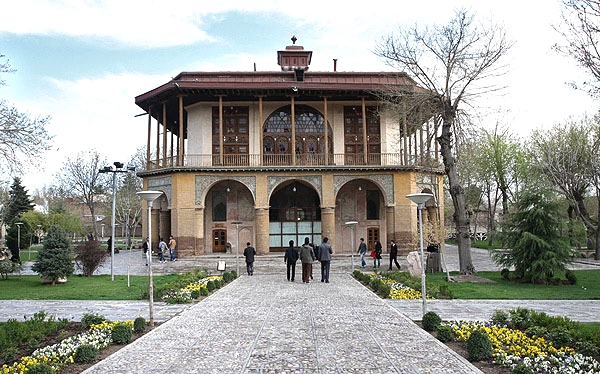 معرفی عمارت چهل ستون قزوین معرفی عمارت چهل ستون قزوین