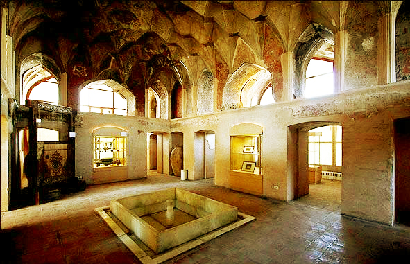 معرفی عمارت چهل ستون قزوین معرفی عمارت چهل ستون قزوین