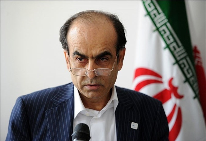 مسئولین اطلاعات شفافی درباره بازگشت منابع فروش نفت به نمایندگان ارائه نمی‌کنند/ برخی از کشورها مجبوریمان می کنند که به جای پول نفت پفک، بیسکوییت و زیب دکمه وارد کنیم