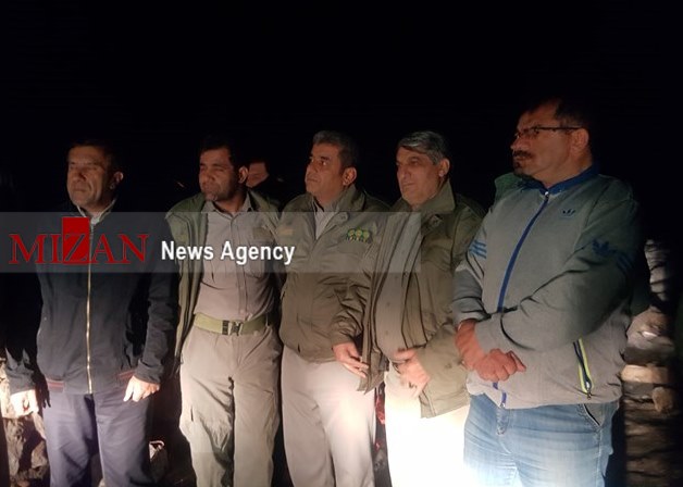 همکاری محیط بانان در انتقال اجساد سانحه هوایی یاسوج همکاری محیط بانان در انتقال اجساد سانحه هوایی یاسوج