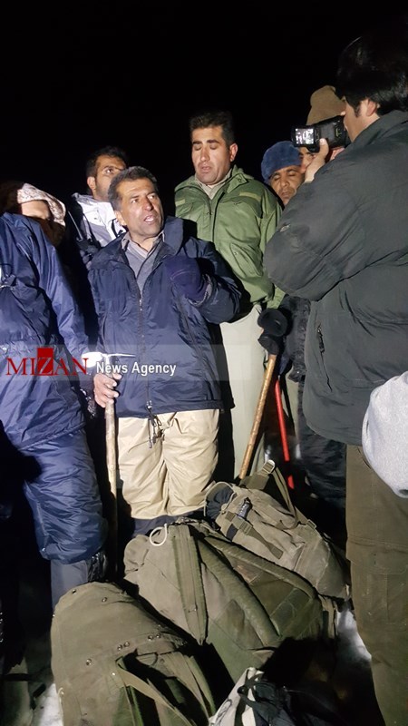 همکاری محیط بانان در انتقال اجساد سانحه هوایی یاسوج همکاری محیط بانان در انتقال اجساد سانحه هوایی یاسوج