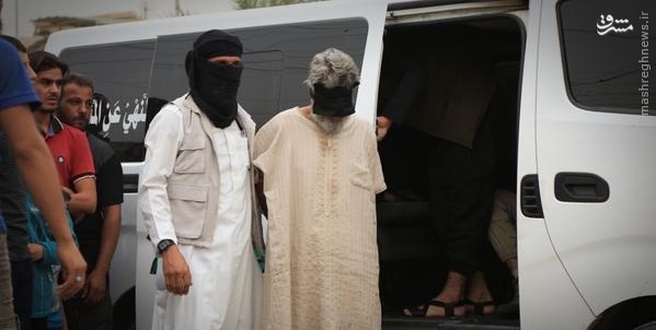 سنگسار پیرمرد عراقی بدست داعش+تصاویر سنگسار پیرمرد عراقی بدست داعش+تصاویر