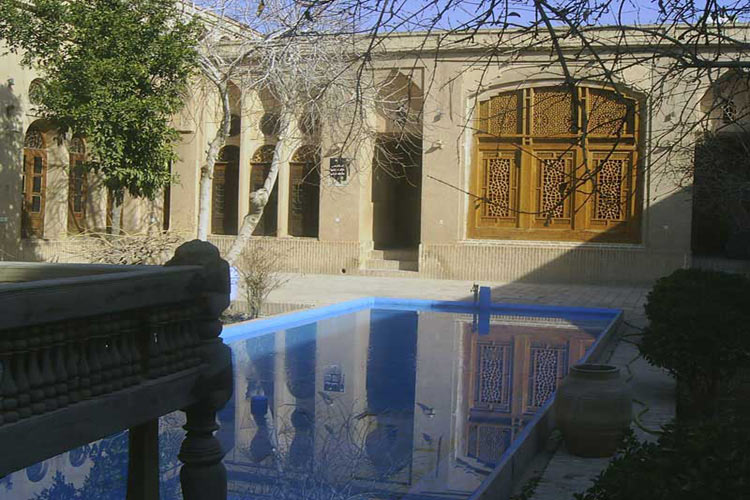 معرفی خانه لاریها در یزد معرفی خانه لاریها در یزد