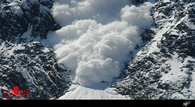 لحظه پیدا کردن کوهنورد مدفون در بهمن لحظه پیدا کردن کوهنورد مدفون در بهمن + فیلم