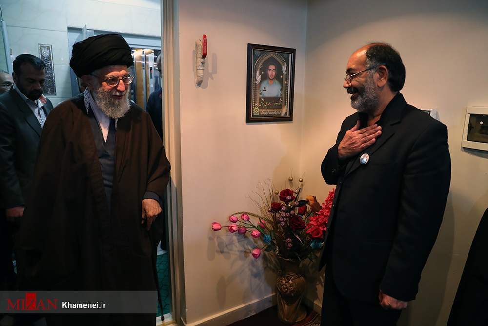 رهبر معظم انقلاب اسلامی در منزل خانواده شهید علی بایرامی حضور یافتند