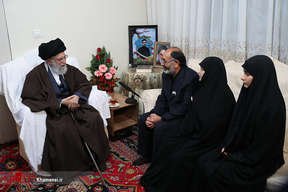رهبر معظم انقلاب اسلامی در منزل خانواده شهید علی بایرامی حضور یافتند