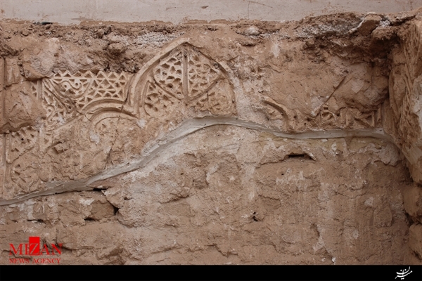 بقایای شبستان غربی مسجد امام حسن زواره نمایان شد