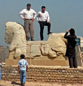 توصیه های برای بازدید از اماکن تاریخی و باستانی/ چطور یک وندال نباشیم!
