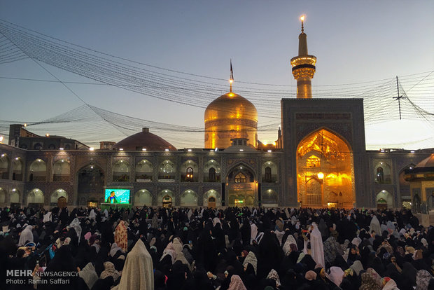 عکس/ مراسم تحویل سال نو در حرم امام رضا (ع)
