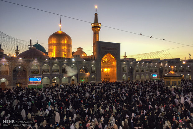 عکس/ مراسم تحویل سال نو در حرم امام رضا (ع)