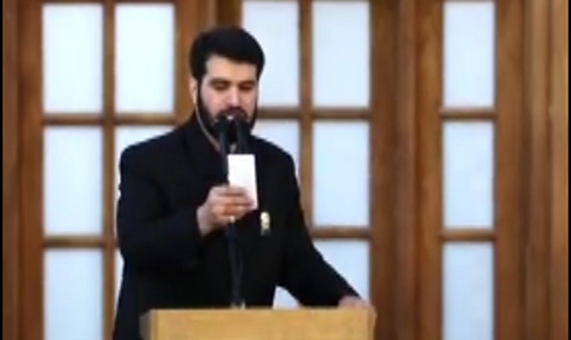 شعرخوانی مطیعی پیش از مراسم سخنرانی رهبرانقلاب در مشهد شعرخوانی مطیعی پیش از مراسم سخنرانی رهبرانقلاب در مشهد + فیلم