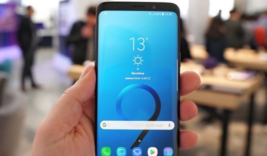 متخصصان سامسونگ در تکاپوی حل مشکلات Galaxy S9