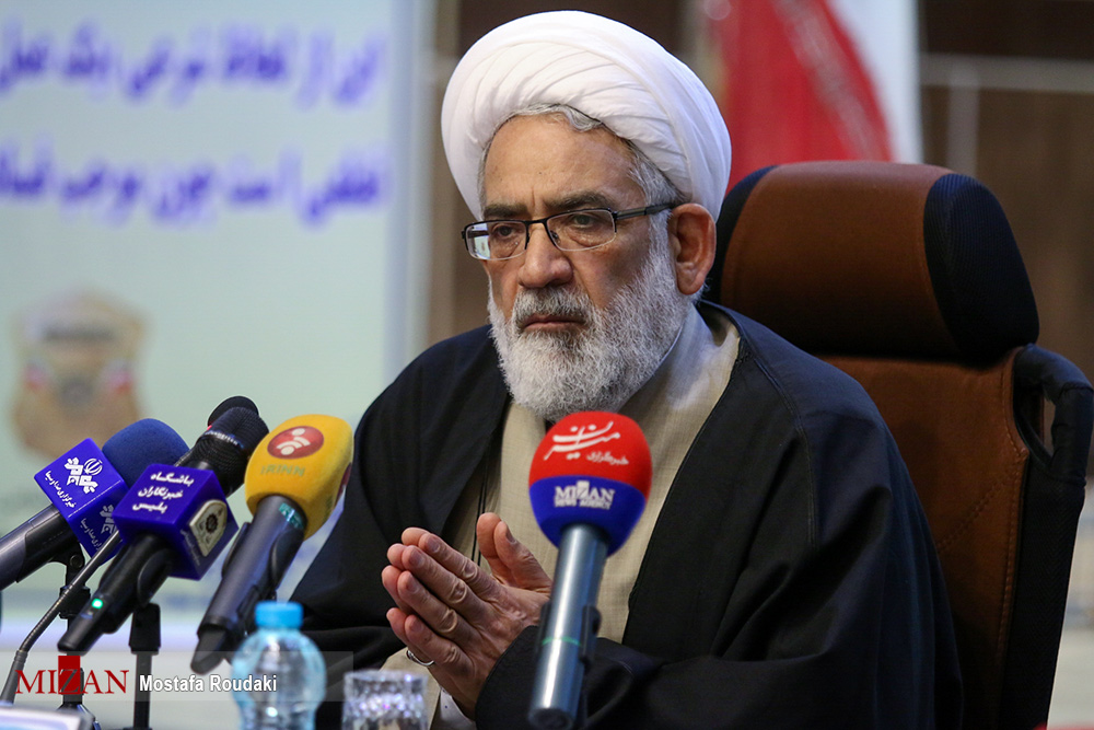 تبیین لوازم تحقق شعار حمایت از کالای ایرانی/دستگاه‌های متولی مبارزه با قاچاق کالا و ارز کمر همت را به صورت جدی ببندد/برنامه ریزی برای نظارت بر کیفیت کالا‌ها و برخورد با کسانی که کالای نامرغوب در اختیار مردم قرار می‌دهند