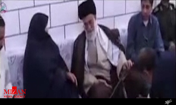 ماجرای تعارف چای به رهبر انقلاب در سفر استانی کرمان + فیلم ماجرای تعارف چای به رهبر انقلاب در سفر استانی کرمان + فیلم