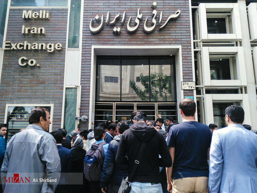 خط و نشان پلیس برای دلالان ارز/ برخورد نیروی انتظامی با سوداگران بازار ارز