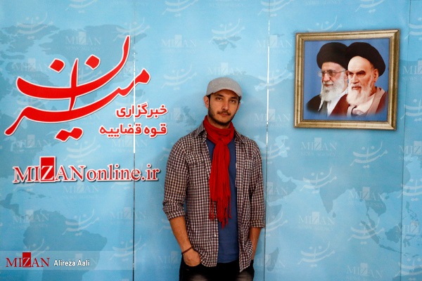شایان افکاری فساد اخلاقی و ولنگاری در تئاتر ایران بسیار زیاد است/هیچ چیز جلوی بی بند باری در تئاتر را نمیگیرد مگر تعهد/فساد در تئاتر از دانشگاهها سرچشمه میگیرد/تئاتر ارث پدر من نیست که بگویم چه کسی باشد و چه کسی نه/////////////////////سه شنبه