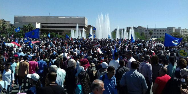 روز استقلال سوریه جشن هفتادودومین سالگرد استقلال سوریه؛ تجمع دهها هزار نفری مردم در دمشق+نصاویر