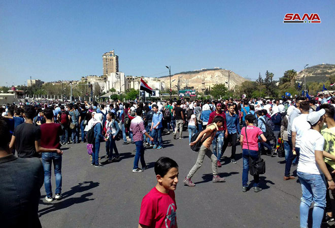 روز استقلال سوریه جشن هفتادودومین سالگرد استقلال سوریه؛ تجمع دهها هزار نفری مردم در دمشق+نصاویر