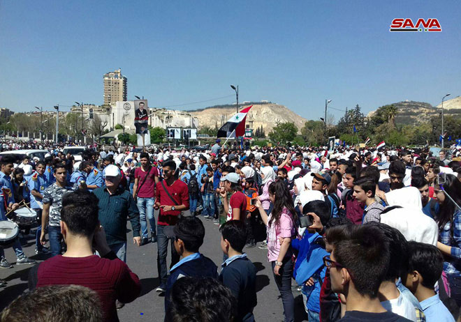 روز استقلال سوریه جشن هفتادودومین سالگرد استقلال سوریه؛ تجمع دهها هزار نفری مردم در دمشق+نصاویر