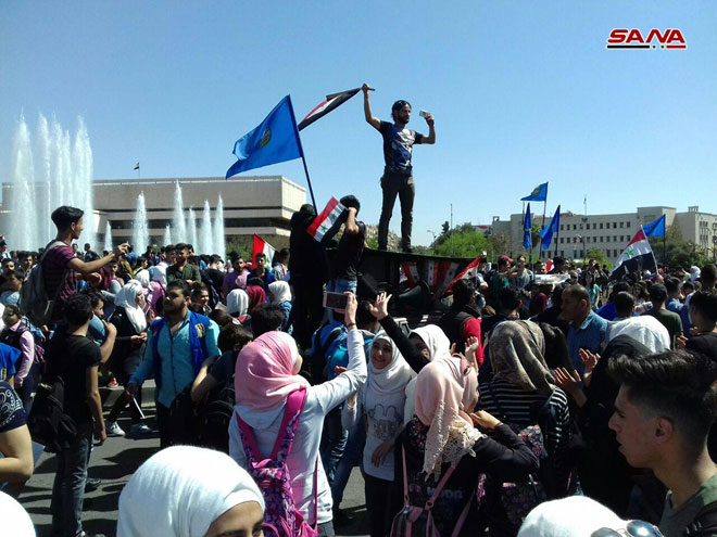 روز استقلال سوریه جشن هفتادودومین سالگرد استقلال سوریه؛ تجمع دهها هزار نفری مردم در دمشق+نصاویر