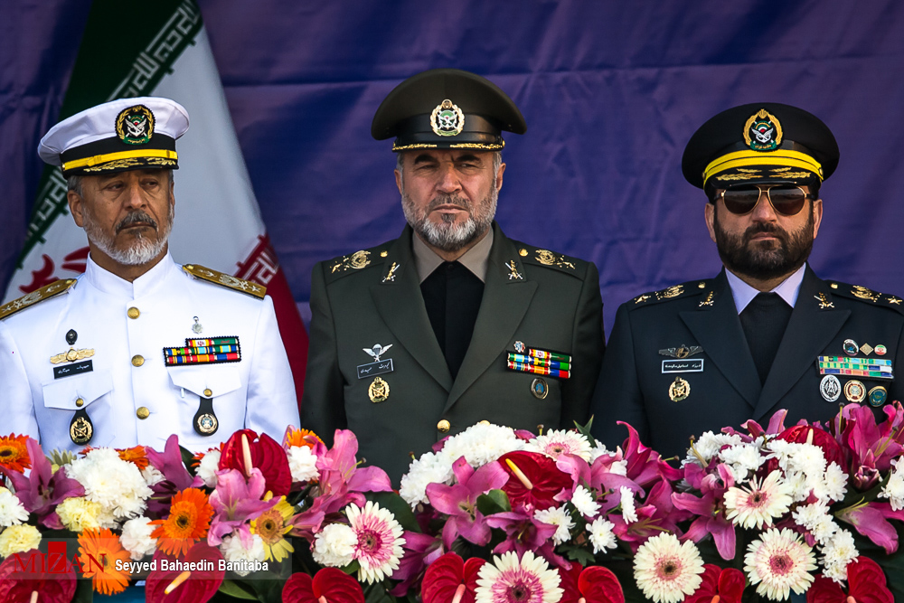 از پرواز چتربازان هوانیروز تا رونمایی از ۴ دستاورد جدید ارتش از پرواز چتربازان هوانیروز تا رونمایی از ۴ دستاورد جدید ارتش