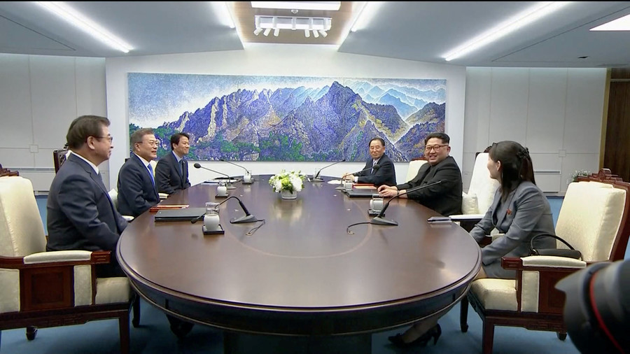 N Korea's Kim Told Moon Missile Tests Will No Longer Interrupt His Sleep - Seoul آغاز دیدار سران دو کره/ کیم جونگ اون: دیگر مزاحم خوابتان نمیشوم
