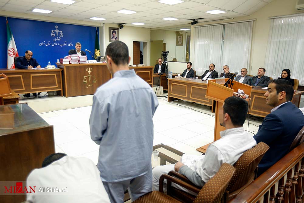 اولین جلسه رسیدگی به اتهامات عوامل گروهک تروریستی داعش برگزاری اولین جلسه رسیدگی به اتهامات عوامل گروهک تروریستی داعش/ قاضی صلواتی: پرونده ۲۶ متهم دارد/ جلسه رسیدگی به اتهامات اولین متهم فردا برگزار میشود
