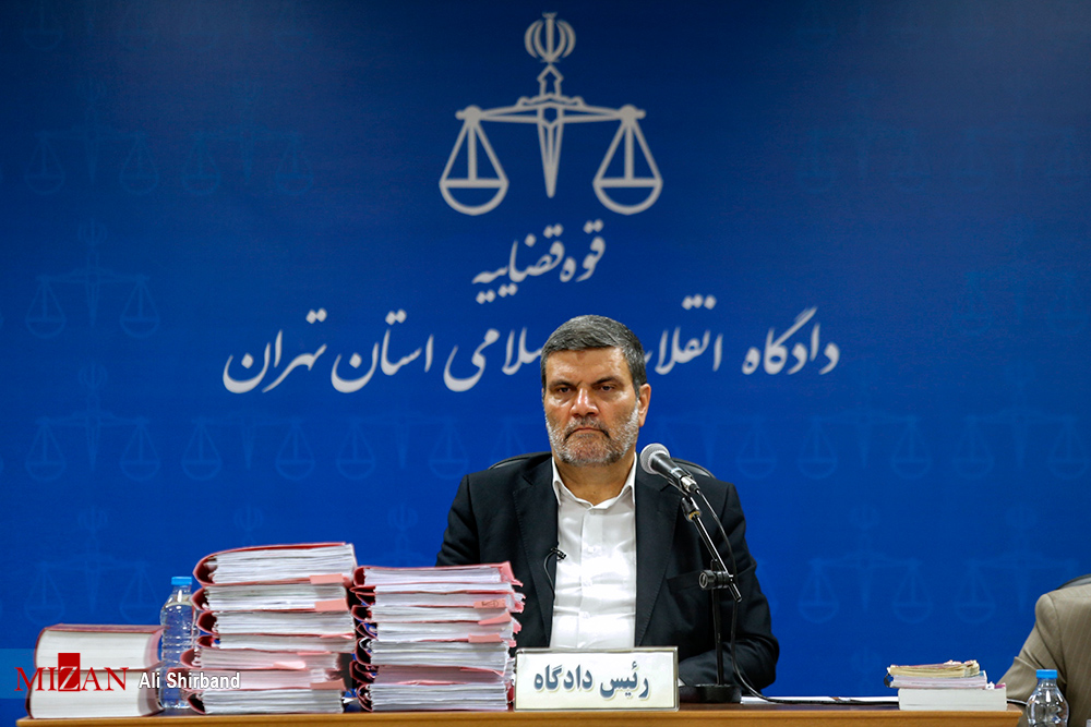 مشروح اولین جلسه علنی رسیدگی به اتهامات عوامل گروهک تروریستی داعش به ریاست قاضی صلواتی/ کیفرخواست ۸ متهم قرائت شد/خانواده شهدا: تقاضای اشد مجازات داریم