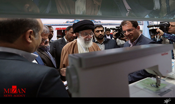 گفتگوی تولیدکنندگان با رهبر انقلاب در نمایشگاه کالای ایرانی گفتگوی تولیدکنندگان با رهبر انقلاب در نمایشگاه کالای ایرانی + فیلم