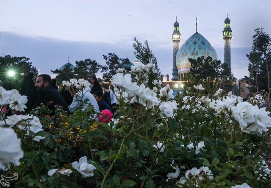 عکس/ حال و هوای مسجد جمکران در شب میلاد امام زمان (ع) عکس/ حال و هوای مسجد جمکران در شب میلاد امام زمان (ع)