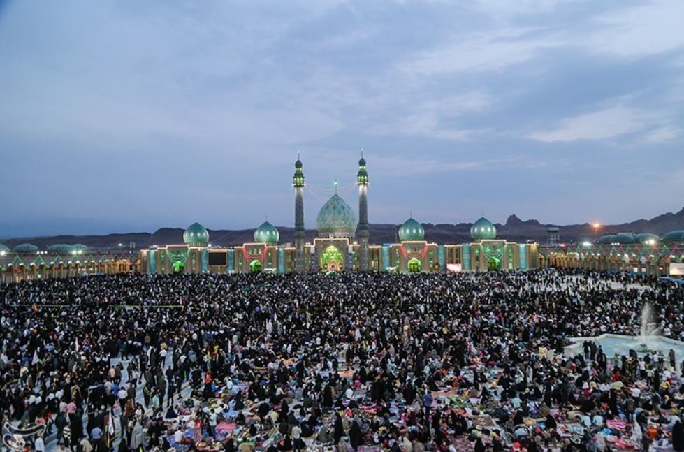 عکس/ حال و هوای مسجد جمکران در شب میلاد امام زمان (ع) عکس/ حال و هوای مسجد جمکران در شب میلاد امام زمان (ع)