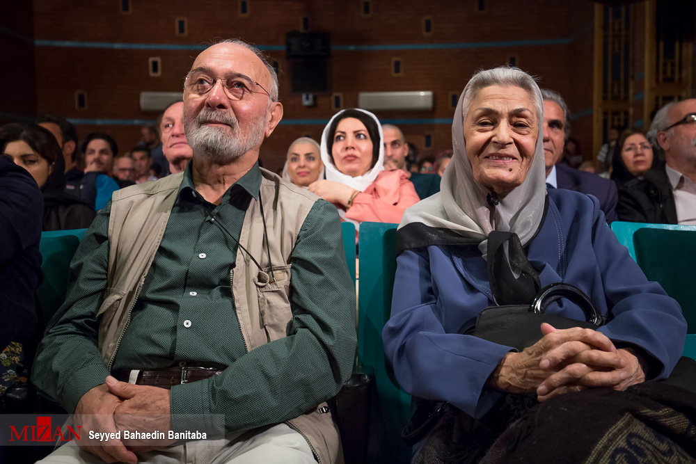 جشن کانون کارگردانان خانه تئاتر تقدیر از ژاله علو به خاطر یک عمر فعالیت هنری/مدالیوم کانون کارگردانان بر گردن پرویز پورحسینی+عکس///////////////////شنبه
