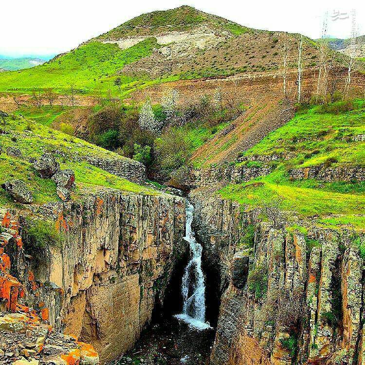 عکس/ آبشار چالاچوخور؛ یک شگفتی به تمام معنا در میان درهها! عکس/ آبشار چالاچوخور؛ یک شگفتی به تمام معنا در میان درهها!