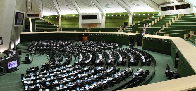 پژمانفر؛معاونت مطبوعاتی درباره دستورالعمل‌ها سلیقه‌ای عمل می‌کند/ صالحی؛ لزوم حمایت از مطبوعات خصوصی به دلیل افزایش هزینه‌ها /یارانه‌ها در فضایی شفاف توزیع می‌شود/ پژمانفر از توضیحات وزیر فرهنگ درخصوص علت تفکیک روزنامه‌ها به دولتی- عمومی و خصوصی قانع شد