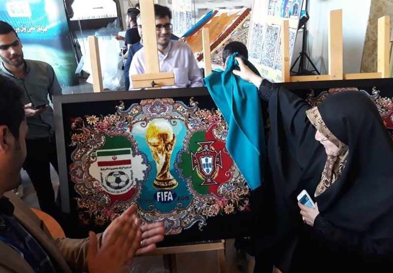 رونمایی از قالیچههای تیم ملی ایران در جام جهانی ۲۰۱۸ + عکس رونمایی از قالیچههای تیم ملی ایران در جام جهانی ۲۰۱۸ + عکس